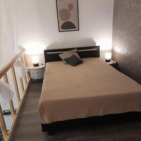 Shadowlily Apartman *