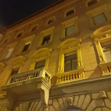 Shadowlily Βουδαπέστη